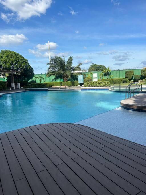 Apartamento Modern Oasis: Pool + Netflix Manila Exterior foto