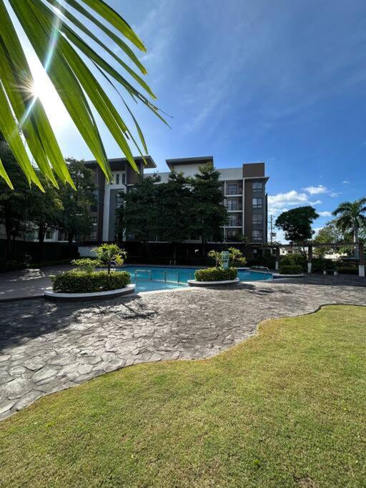 Apartamento Modern Oasis: Pool + Netflix Manila Exterior foto